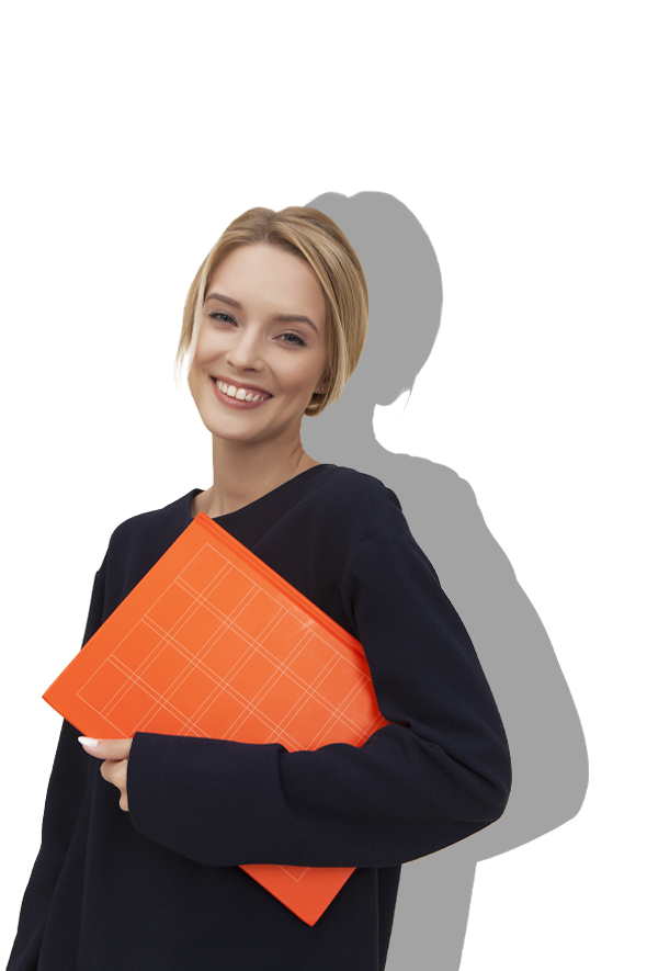 Frau mit orangenem Notizbuch